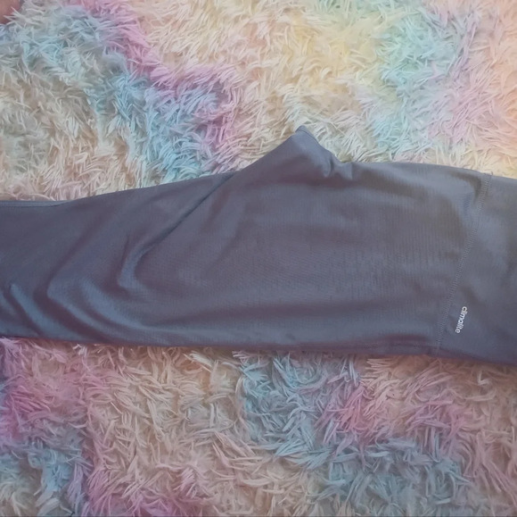 Adidas ladies gray climalite Capri pants (Size Small) - Picture 6 of 7